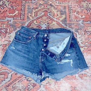 Distressed 501 Levi Jean shorts